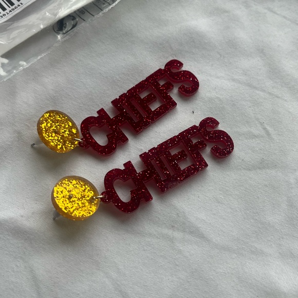 💛 Chiefs Dangle Earrings Simple Sporty Style Jewelry Taylor Swift Travis Kelcey - Picture 3 of 7